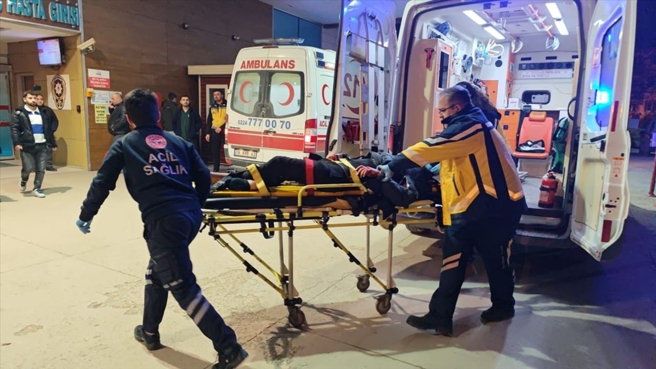 Bursa'da Motosiklet Kazası: Sürücü Ağır Yaralandı