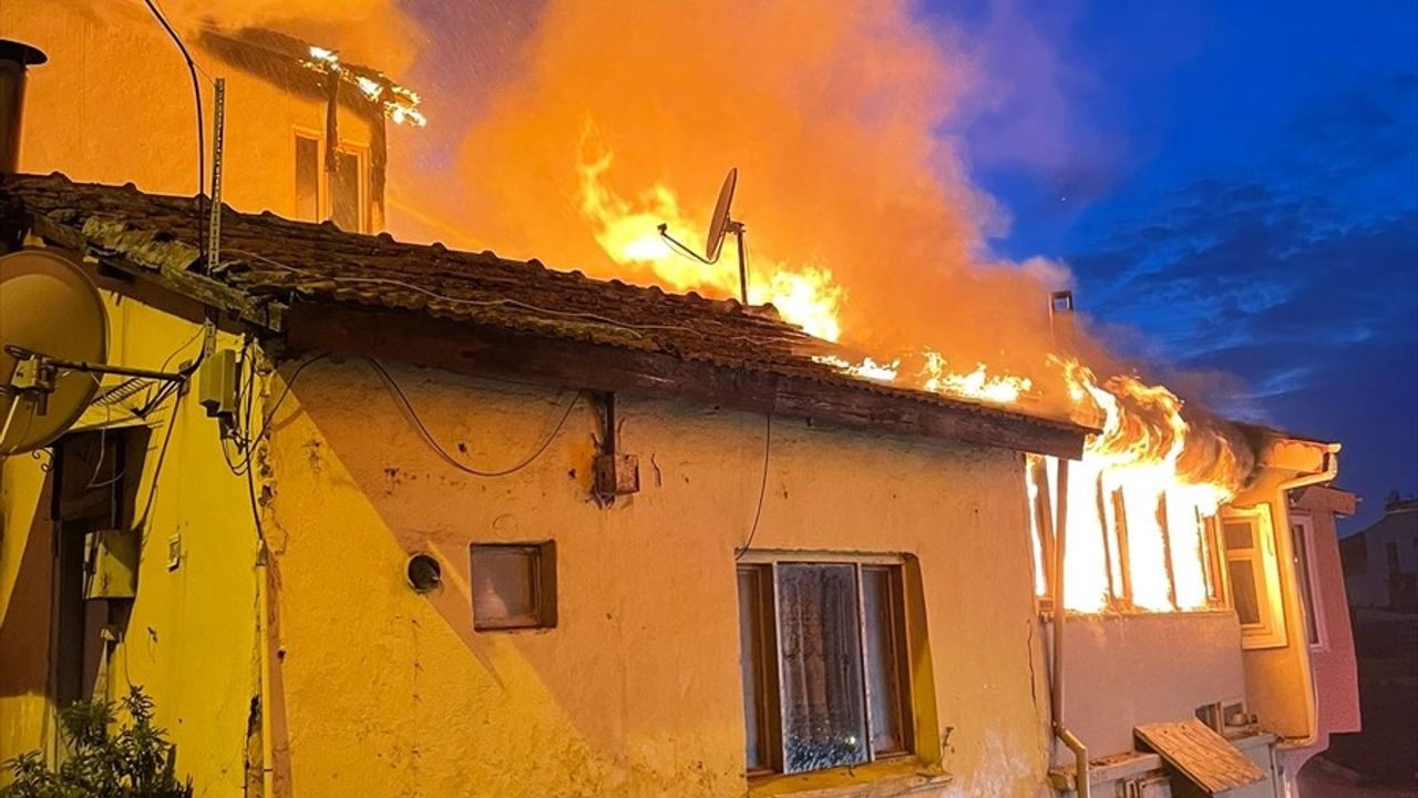 Bursa Mudanya'da Yangın: 5 Ev Zarar Gördü
