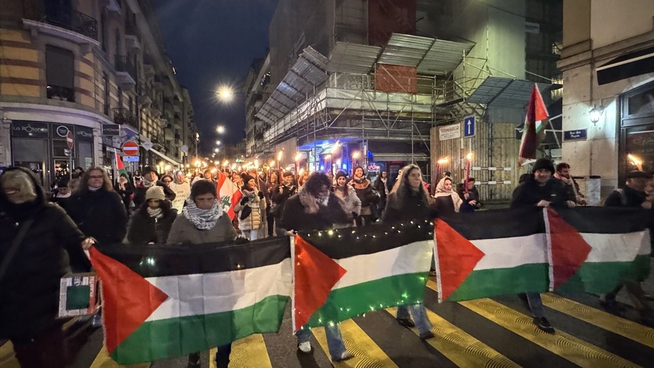 Cenevre'de Filistin ve Lübnan İçin Sessiz Yürüyüş Düzenlendi