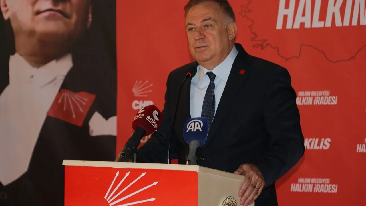 CHP Genel Başkan Yardımcısı Zeybek, Kilis'te Belediyeler Toplantısında Demokrasinin Önemi Vurgulandı