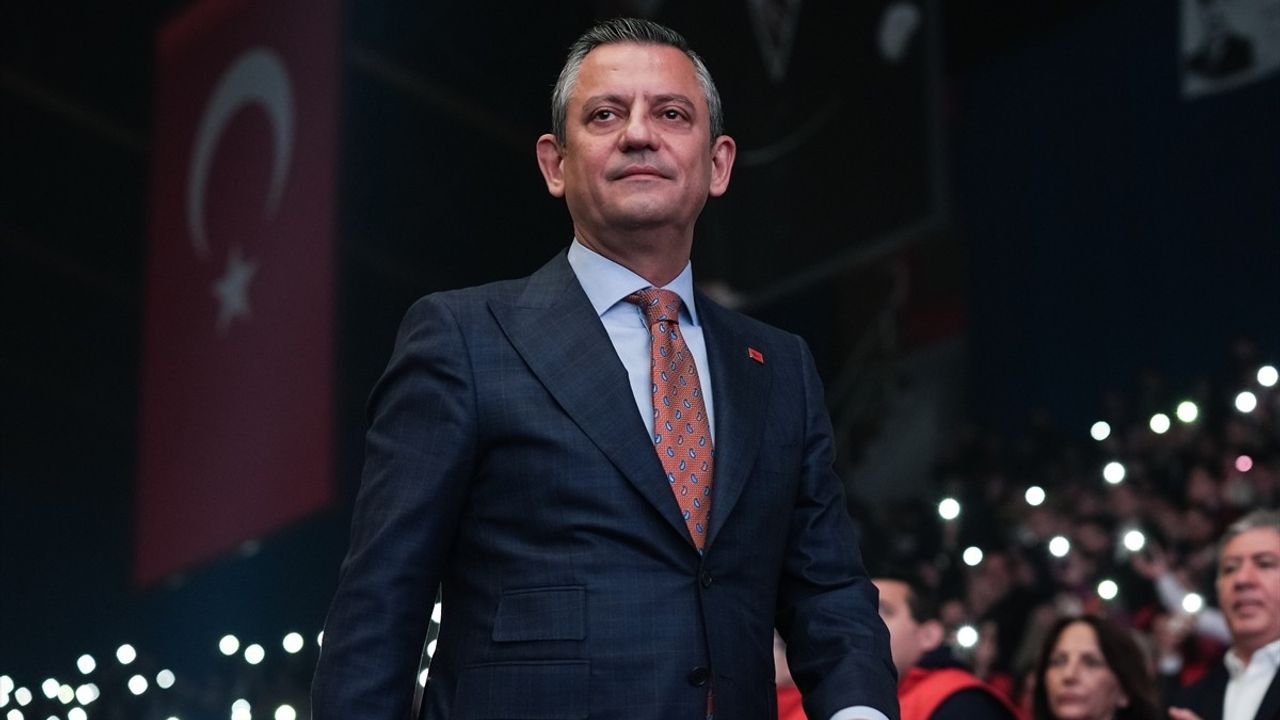 CHP Genel Başkanı Özgür Özel, 17. Olağan Gençlik Kolları Kurultayı'nda Gençlerin Gelecek Vizyonunu Paylaştı