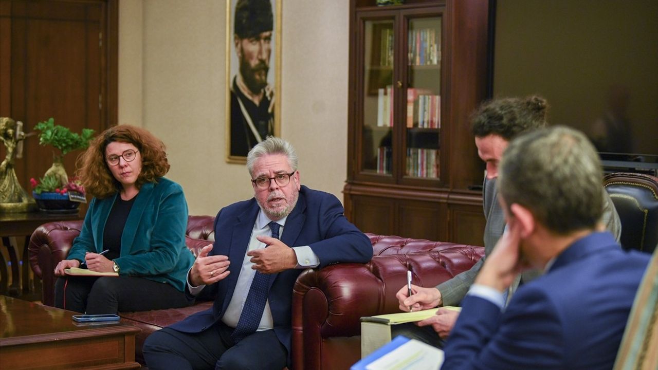 CHP Genel Başkanı Özgür Özel, Avrupa Parlamentosu Türkiye Raportörü Nacho Sanchez Amor ile Görüştü