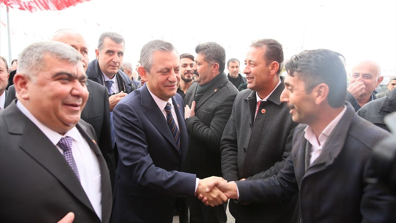 CHP Genel Başkanı Özgür Özel, Kilis'te Ziyaretlerle Gündemde
