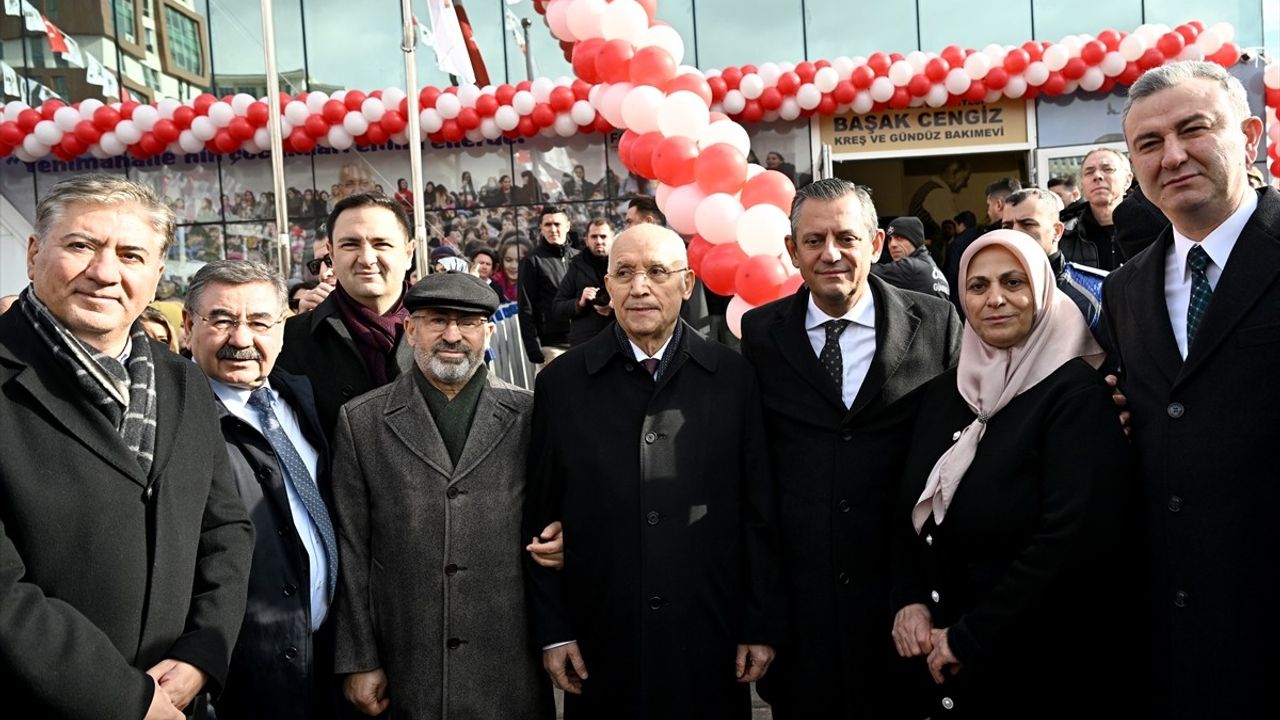 CHP Genel Başkanı Özgür Özel, Suriye Politikası Üzerine Açıklamalarda Bulundu