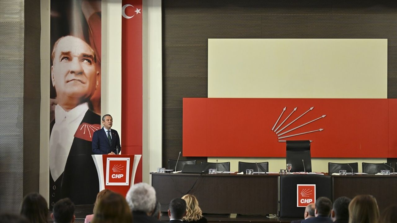 CHP Genel Başkanı Özgür Özel: Suriyeli Sığınmacıların Dönüşü İçin Kalıcı Çözüm Gerekiyor