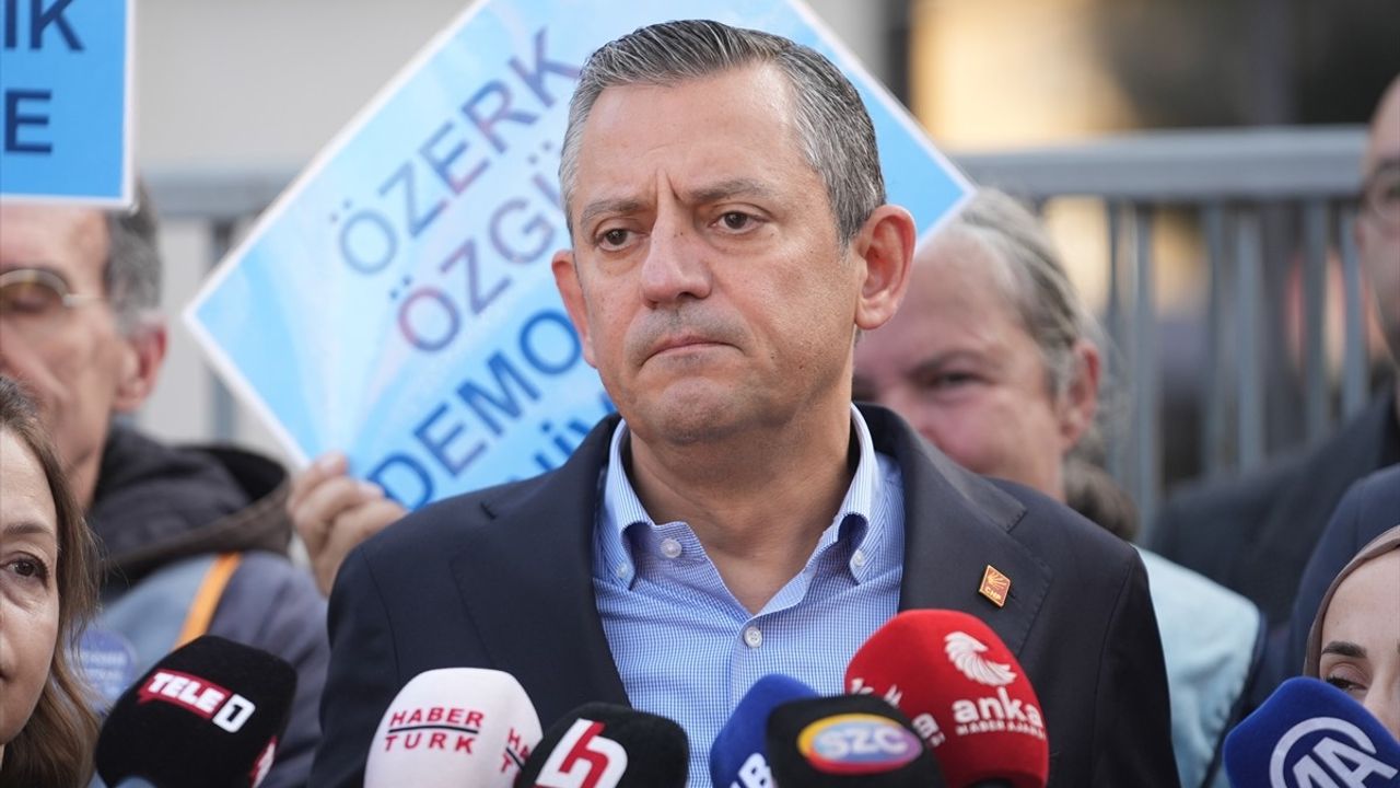 CHP Lideri Özel, Boğaziçi Üniversitesi’nde Akademisyenlere Destek Açıklaması Yaptı