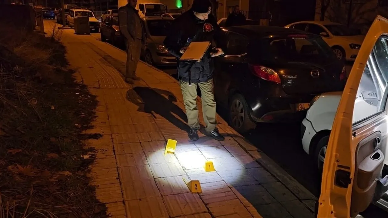 Çorum'da Park Halindeki İki Araca Silahlı Saldırı Gerçekleşti