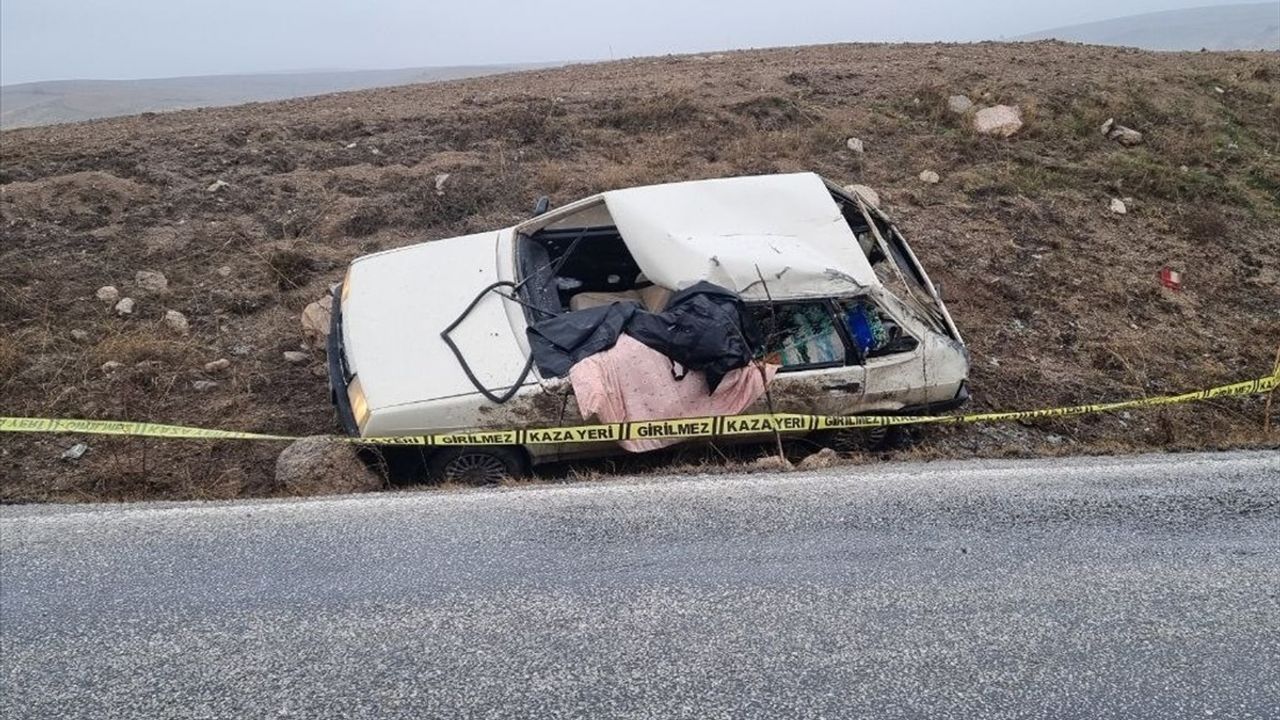 Çorum'da Trafik Kazası: Sürücü Hayatını Kaybetti, Eşi Yaralandı