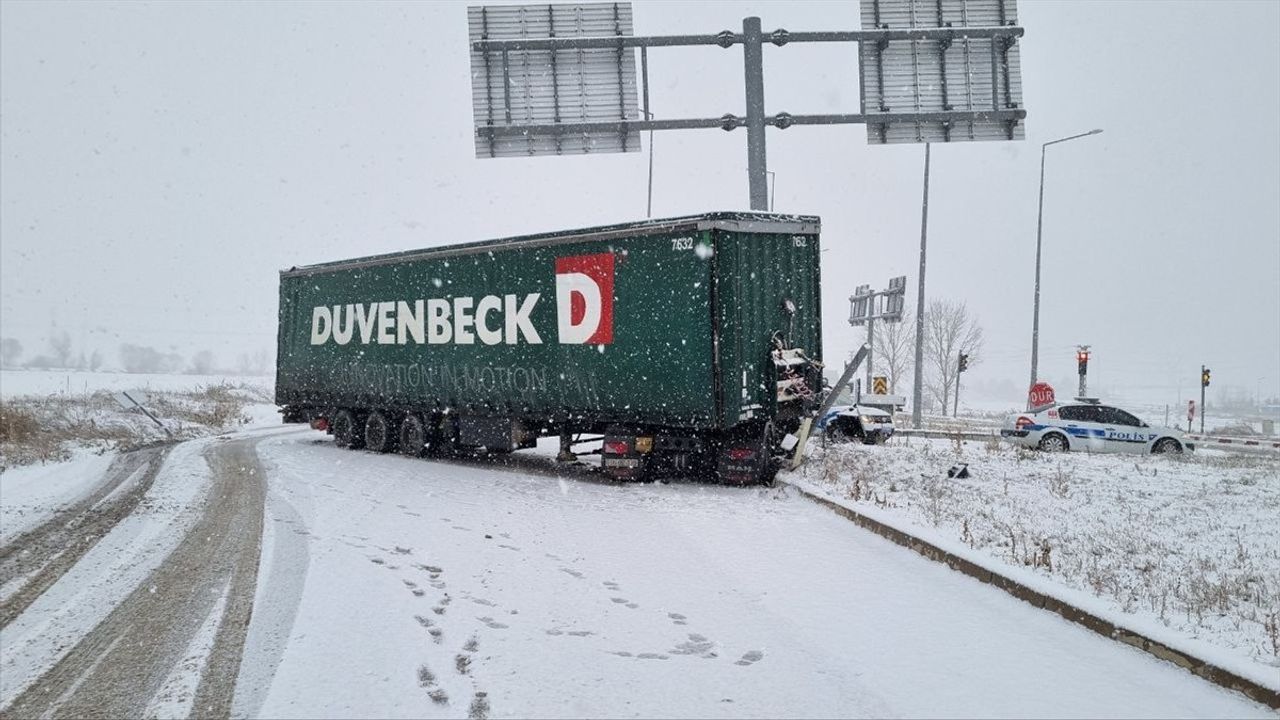 Çorum-Yozgat Kara Yolu 2 Saat Ulaşıma Kapandı