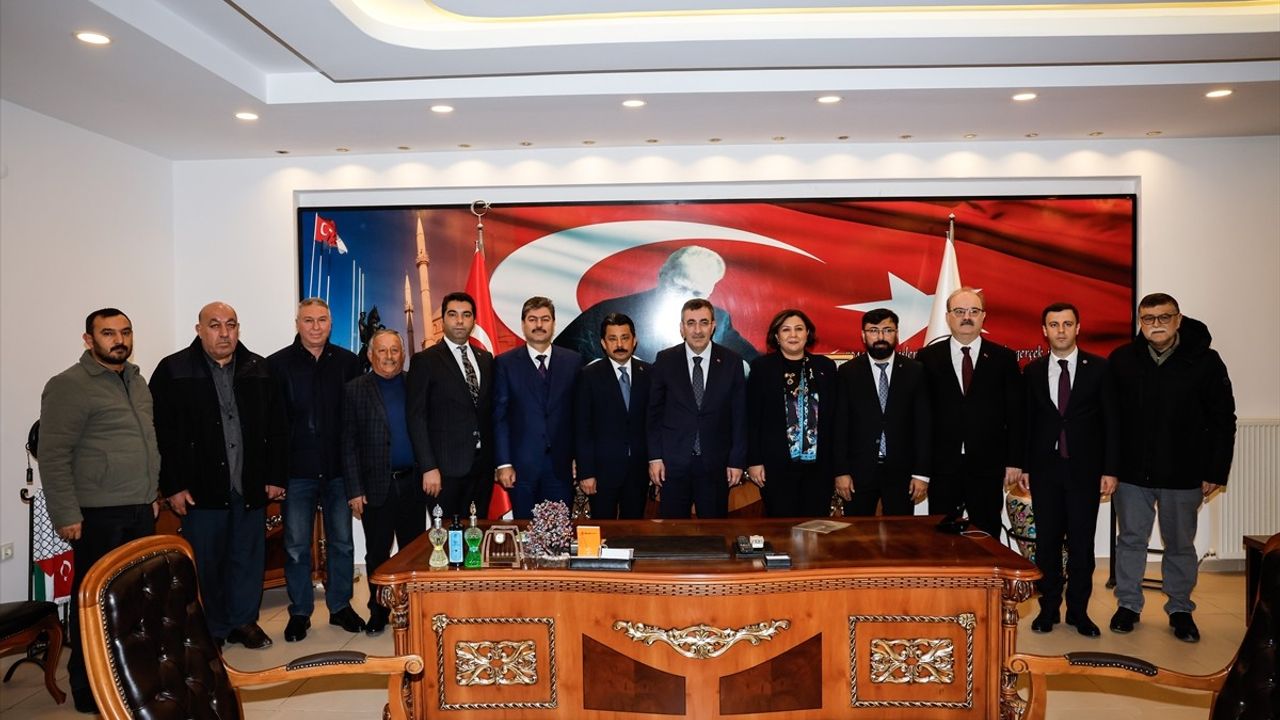 Cumhurbaşkanı Yardımcısı Cevdet Yılmaz Kırşehir'e Ziyarette Bulundu