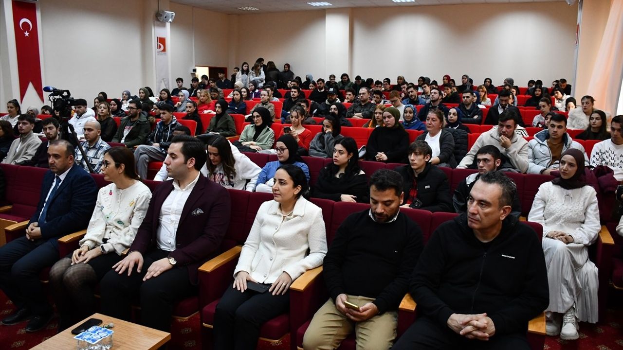 Cumhurbaşkanlığı İletişim Başkanlığı Bursa Bölge Müdürü Bilecik'te Konferans Düzenledi