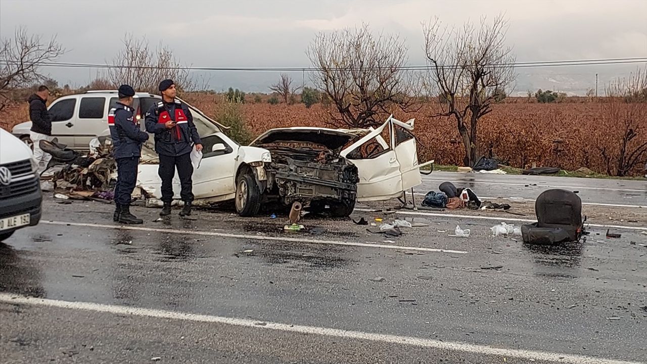 Denizli'de Trafik Kazasında Hayatını Kaybeden Aile Son Yolculuğuna Uğurlandı