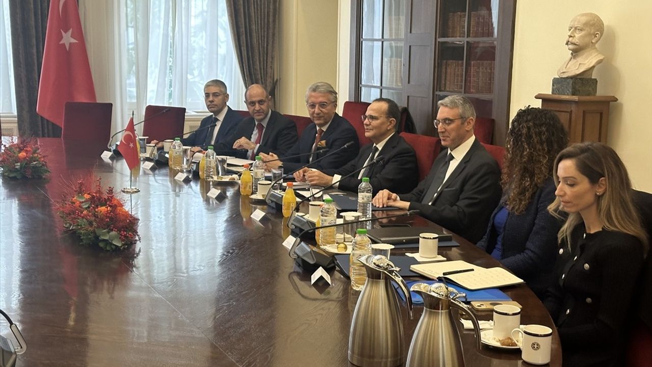 Dışişleri Bakan Yardımcısı Bozay, Yunan Mevkidaşı ile Atina'da Bir Araya Geldi