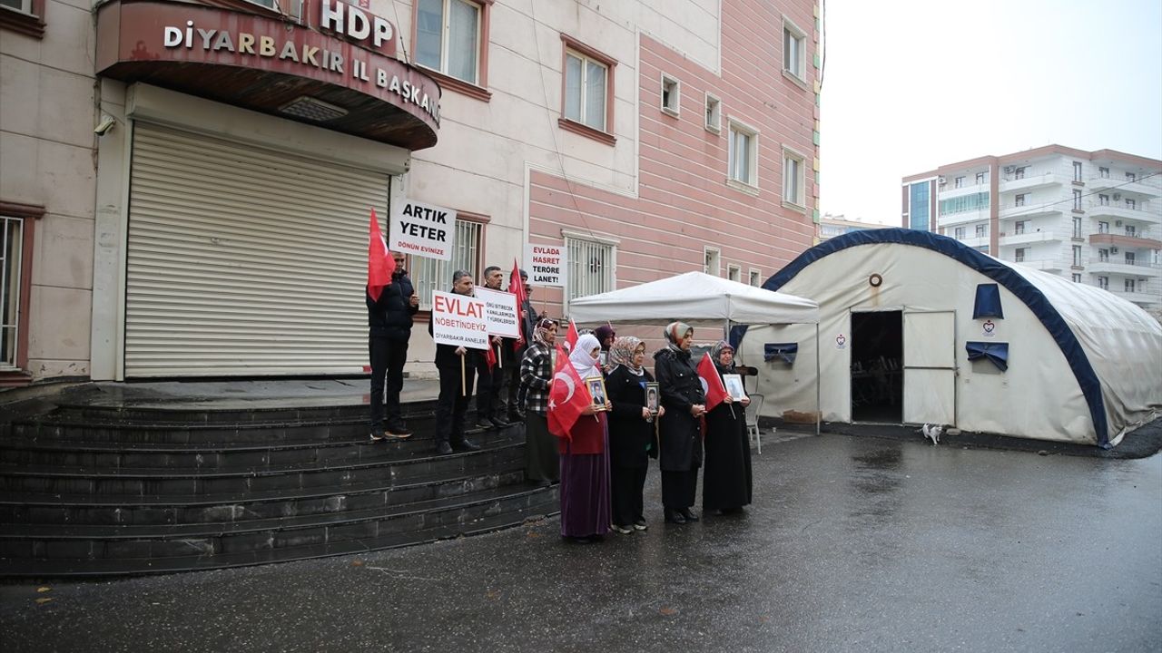 Diyarbakır Anneleri Evlat Nöbetini Kararlılıkla Sürdürüyor