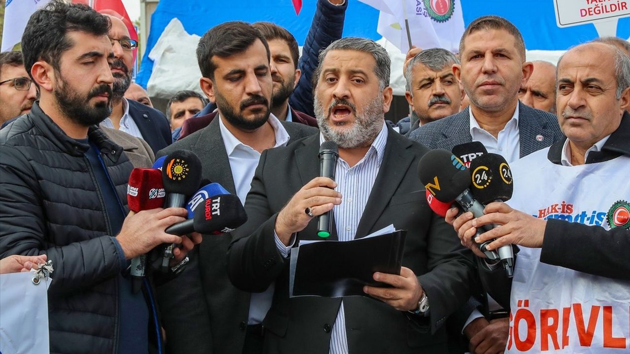 Diyarbakır'da İşten Çıkarılan İşçiler Eylemlerini Sürdürüyor