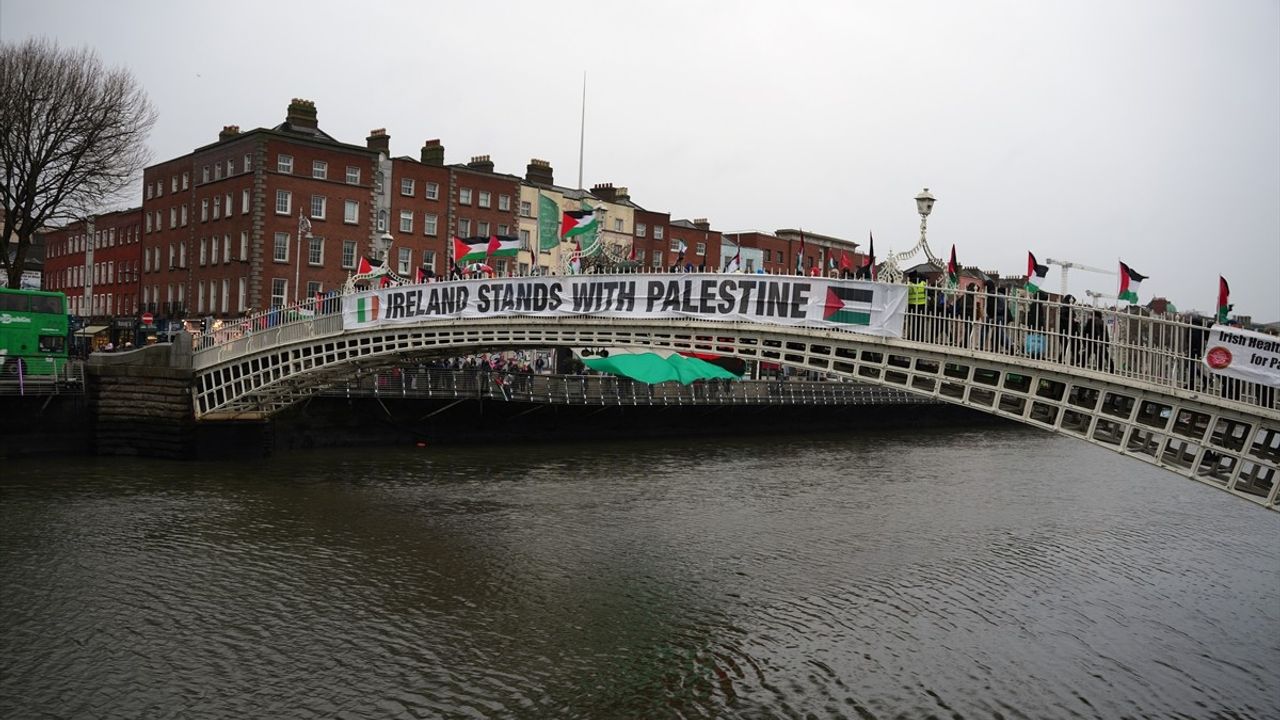Dublin'de Filistin'e Destek Nöbeti Düzenlendi