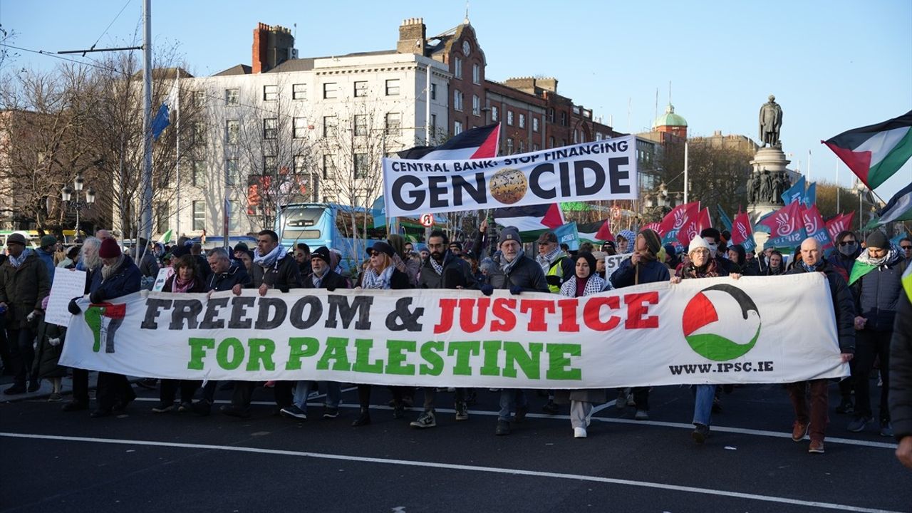 Dublin'de Filistin'e Destek Yürüyüşü Düzenlendi