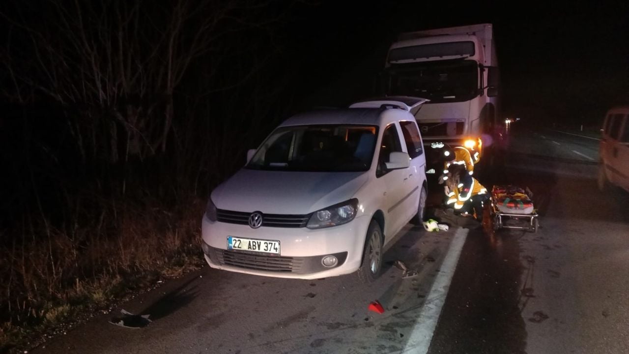 Edirne'de Arızalanan Tırdan İnerek Bakım Yapan Sürücü Hayatını Kaybetti