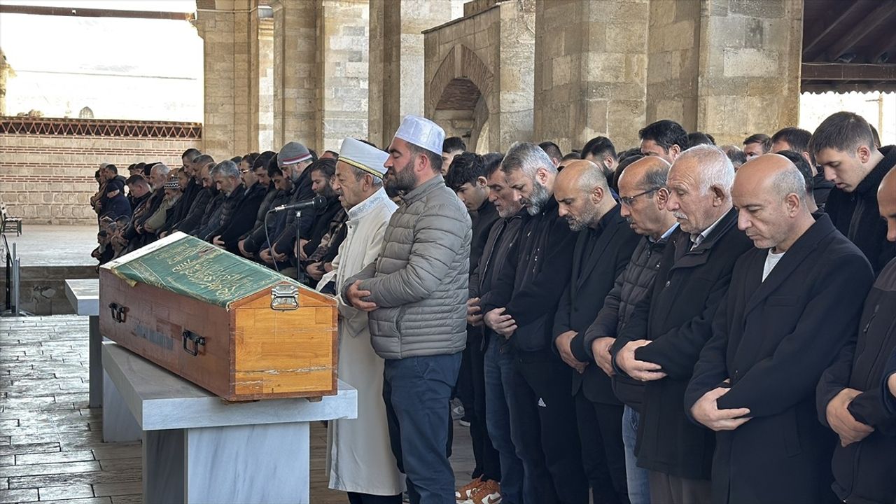 Edirne'de Kağıt Toplama Araçına Yapılan Silahlı Saldırı: Şüpheli Adliyeye Sevk Edildi