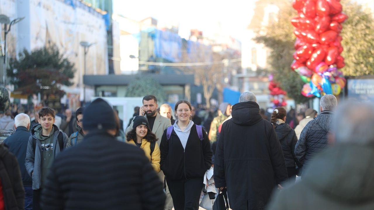 Edirne'de Yeni Yıl Yoğunluğu: Sınır Kapıları ve Tarihi Çarşılarda Hareketlilik