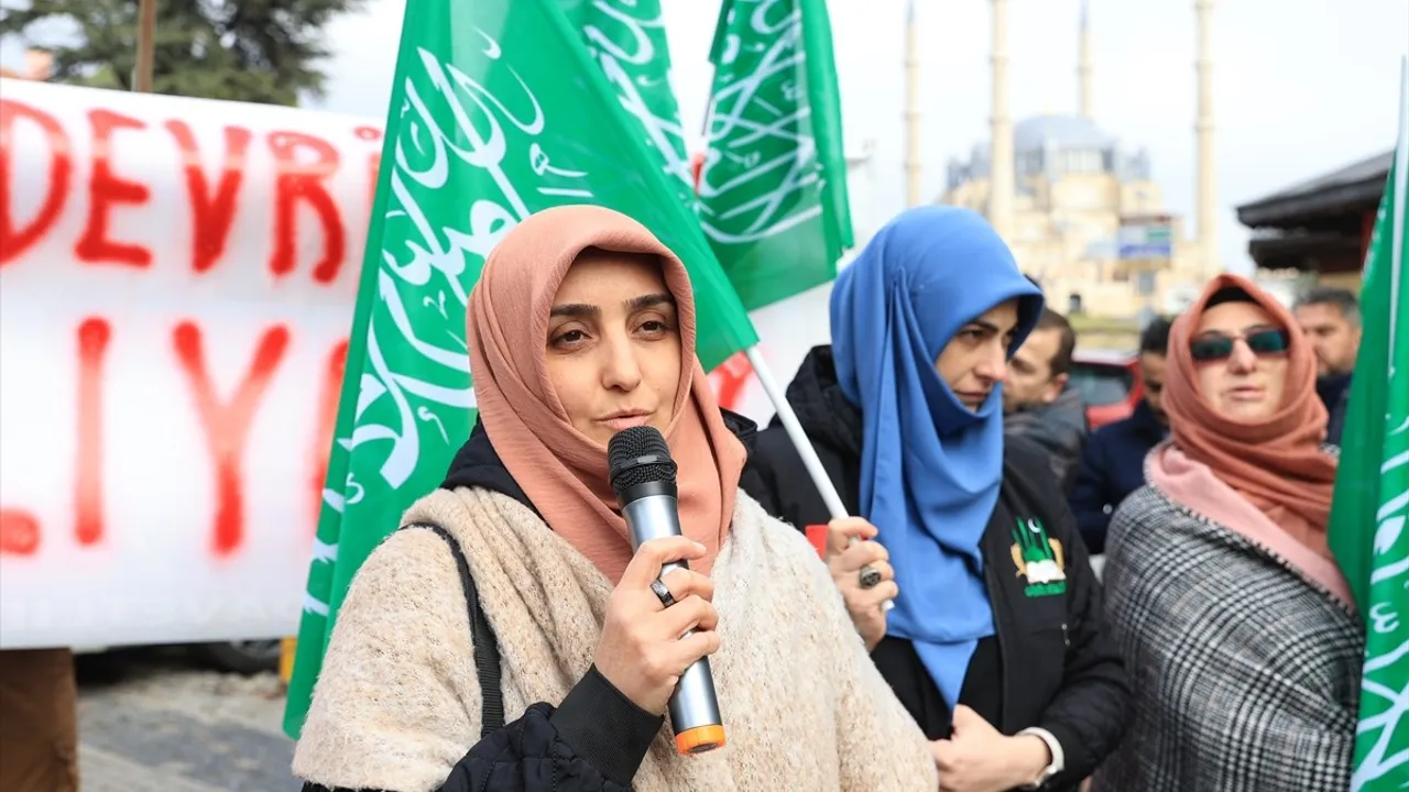 Edirne ve Tekirdağ'da Suriyeliler Baas Rejiminin Çöküşünü Kutladı