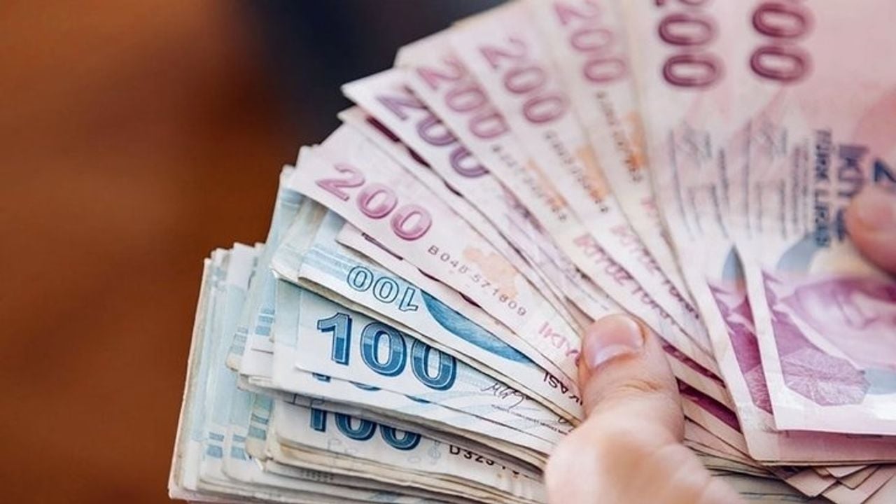 Emeklilere Yılbaşı İkramiyesi Müjdesi: 5 Bin Lira Yardım Yapılacak