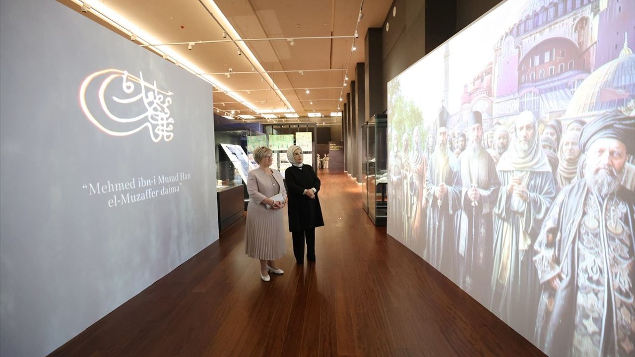 Emine Erdoğan, Macaristan Cumhurbaşkanı'nın Eşi Zsuzsanna Nagy ile Cumhurbaşkanlığı Millet Kütüphanesi'nde Bir Araya Geldi