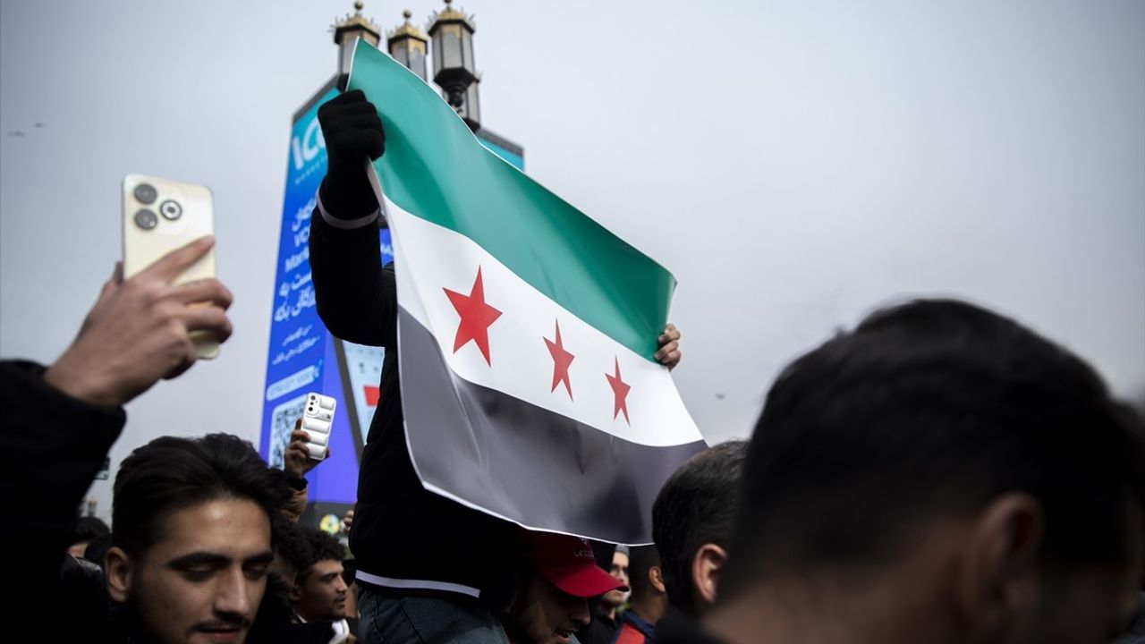 Erbil'deki Suriyeliler, Esed Rejiminin Devrilmesini Coşkuyla Kutladı