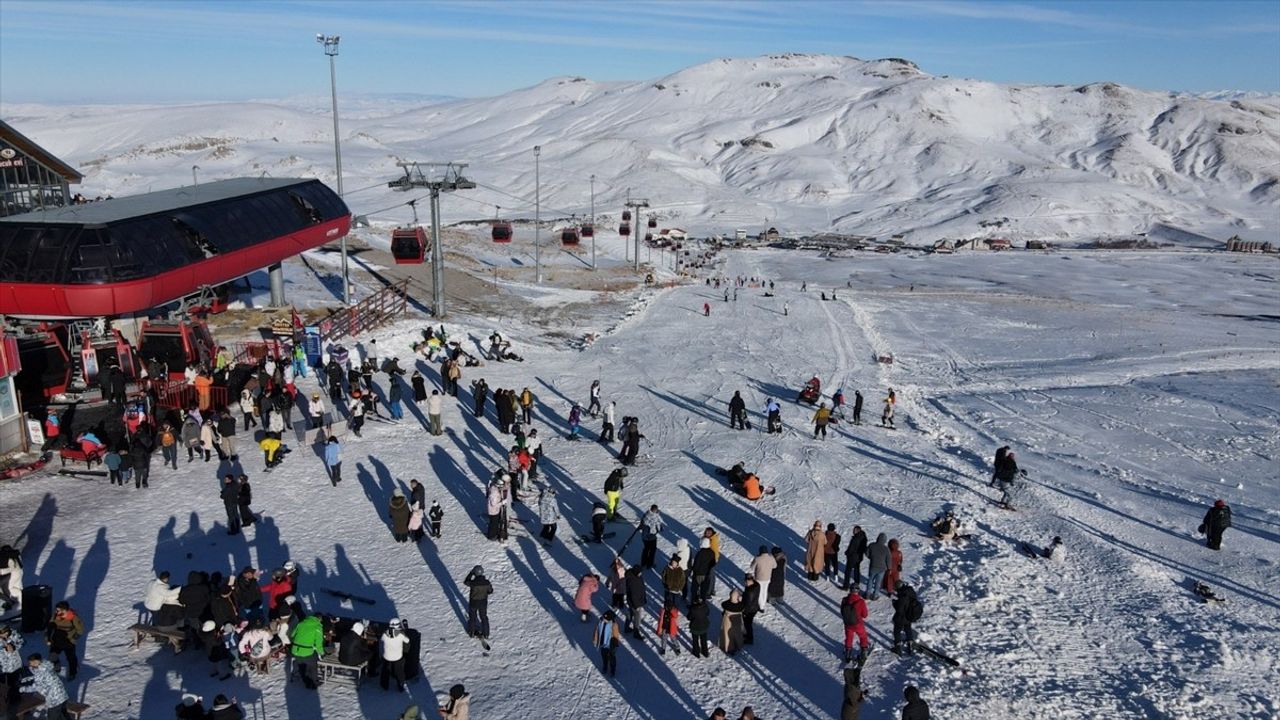 Erciyes Kayak Merkezi, Hafta Sonu 32 Bini Aşkın Ziyaretçi Ağırladı