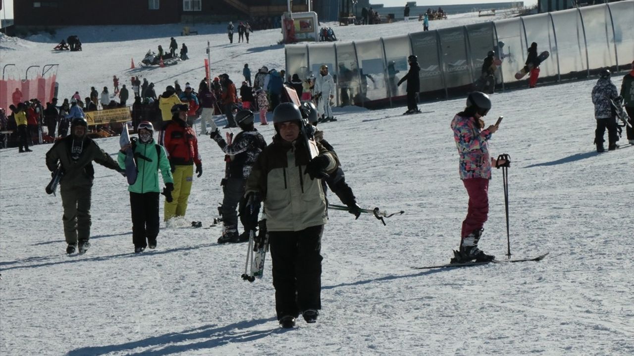 Erciyes Kayak Merkezi Yılbaşı Tatilinde Kapasitesini Dolduruyor