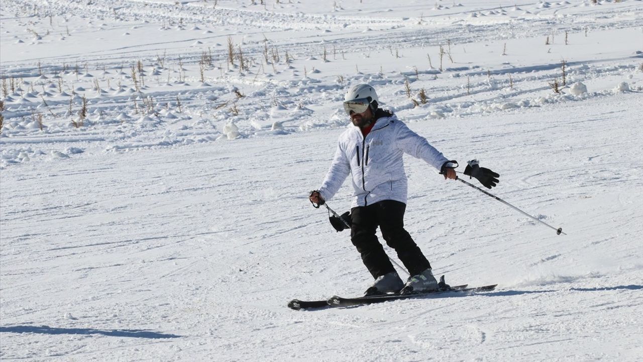 Erciyes Kış Sporları Merkezi'nde Kayaksever Yoğunluğu