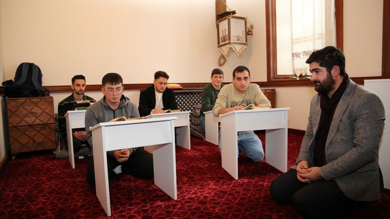 Erzurum'da 'Ebubekir Efendi Daru'l Huffaz Eğitim Merkezi' Eğitime Başladı