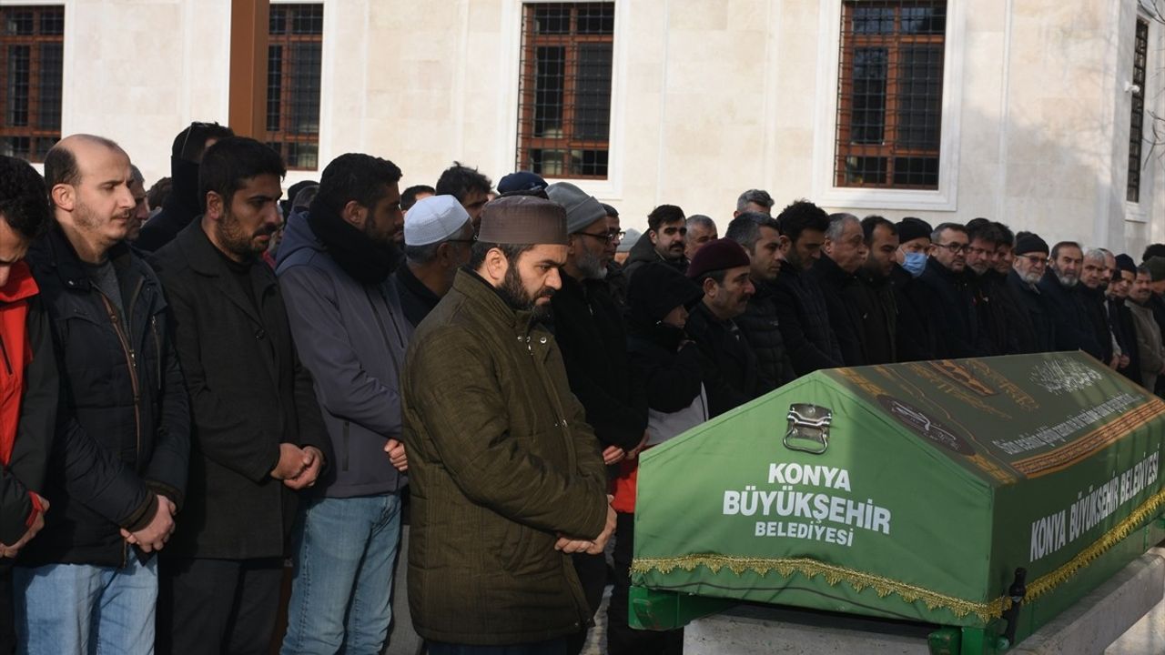 Erzurum'da Nehirde Ölü Bulunan Öğretmenin Cenazesi Konya'da Defnedildi