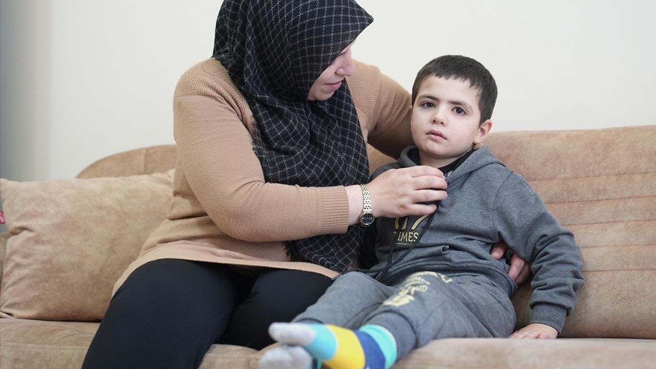 Erzurum'da Servis Kazası: 6 Yaşındaki Emre'nin Tedavisi Devam Ediyor