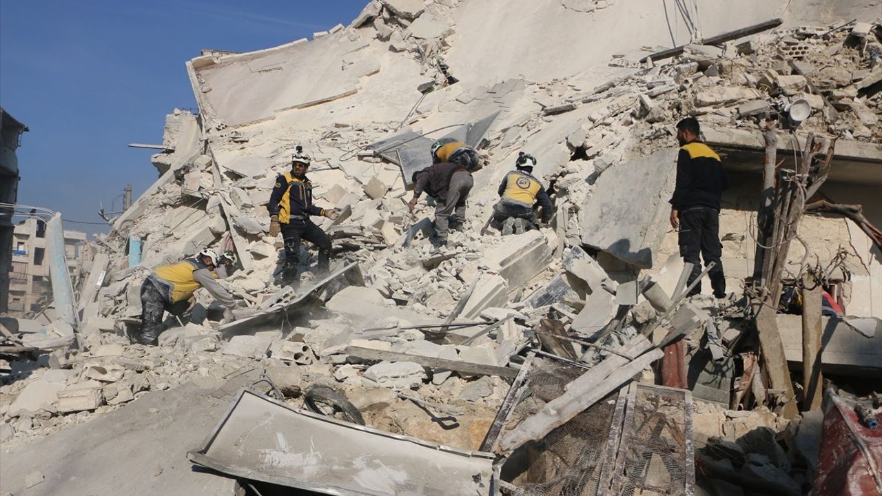 Esed Rejimi İdlib Kent Merkezine Hava Saldırısı Düzenledi