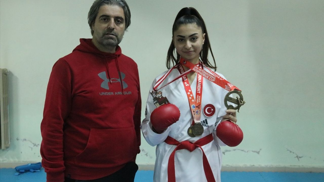 Ezel Ecrin Eren, Uluslararası Karate Turnuvasında Altın Madalya Kazandı