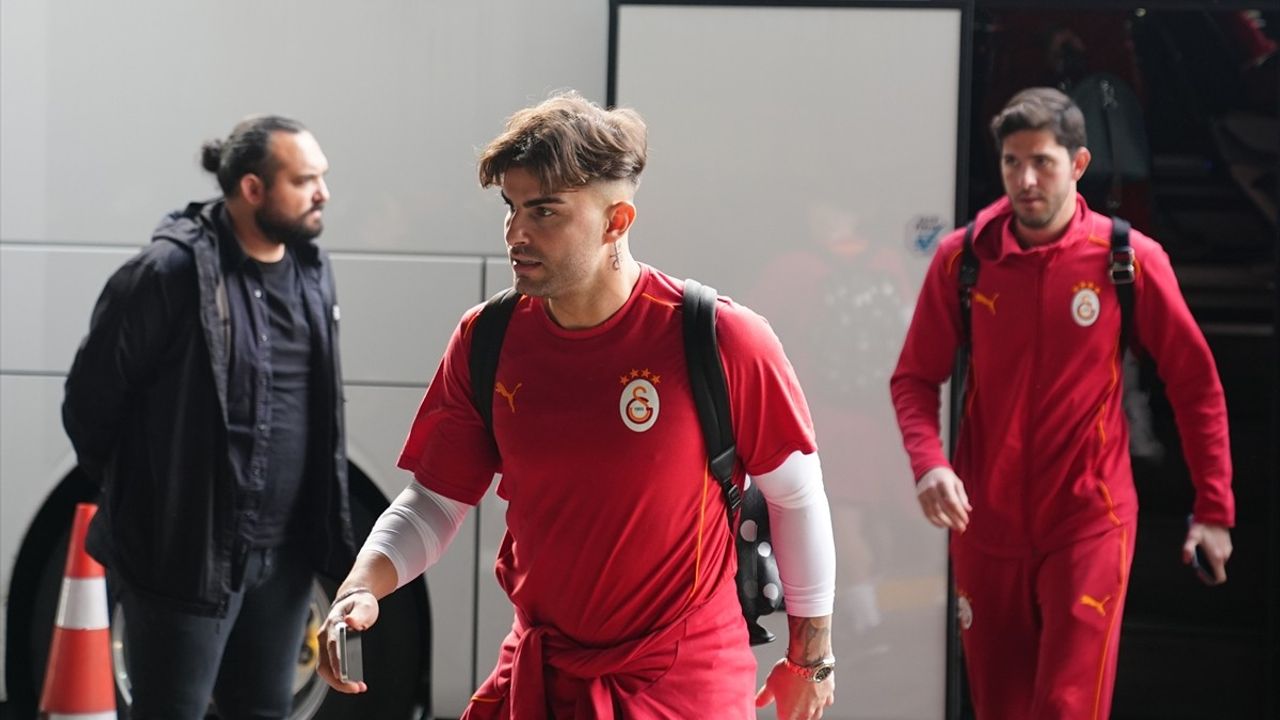 Galatasaray, Malmö Maçı İçin İsveç'e Hareket Etti