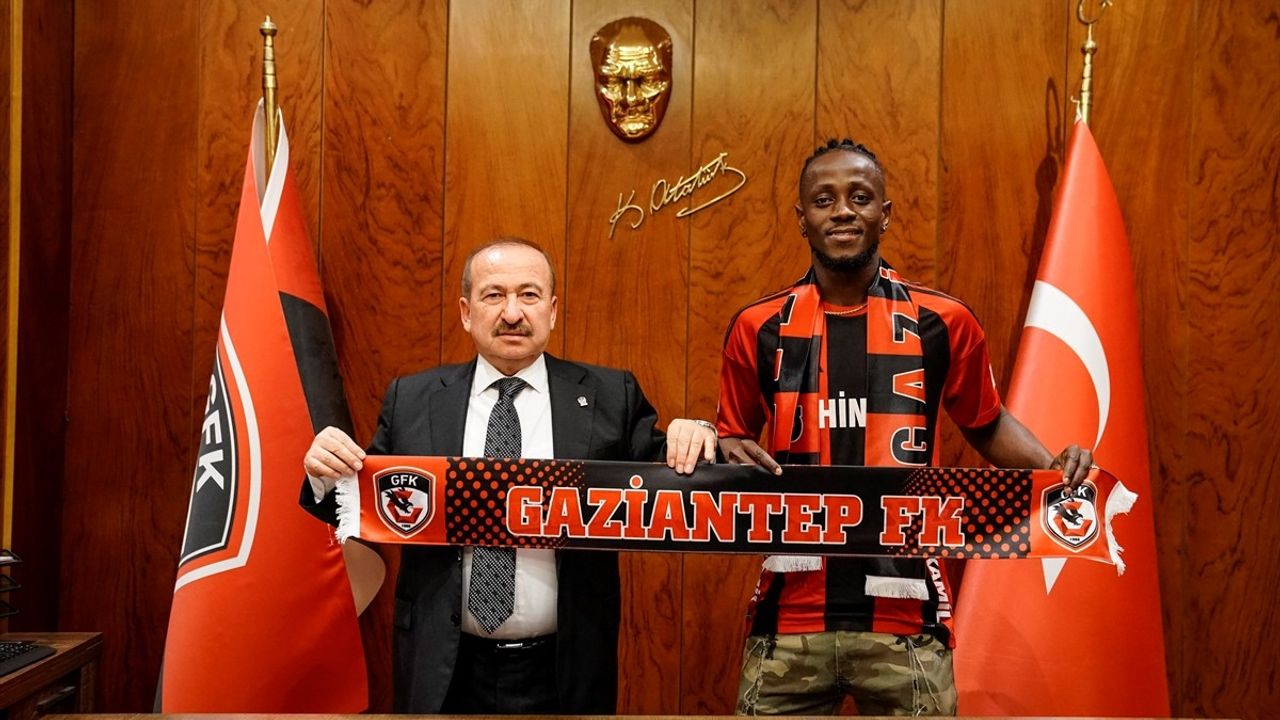 Gaziantep FK, Ganalı Golcü Emmanuel Boateng'i Renklerine Bağladı