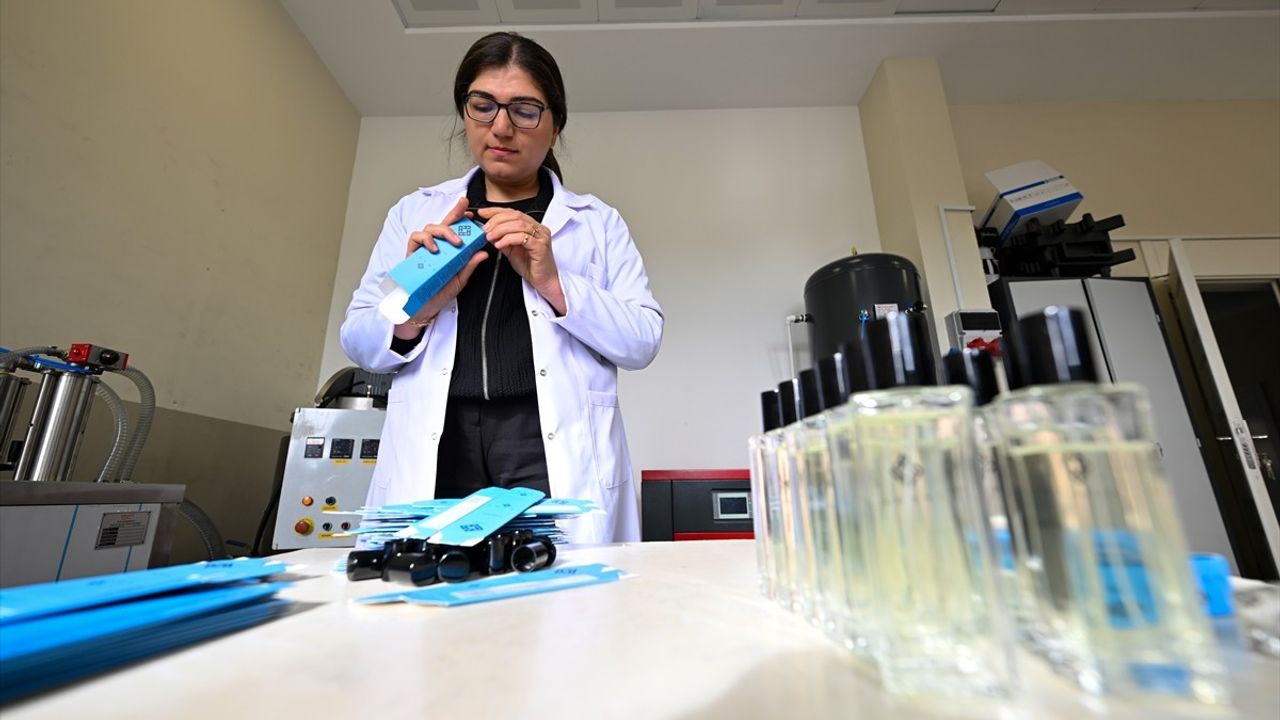 Gaziantep'te Kadın Girişimciliği Destekleyen Ayşe Kartal, Kendi Parfüm Markasını Kurdu