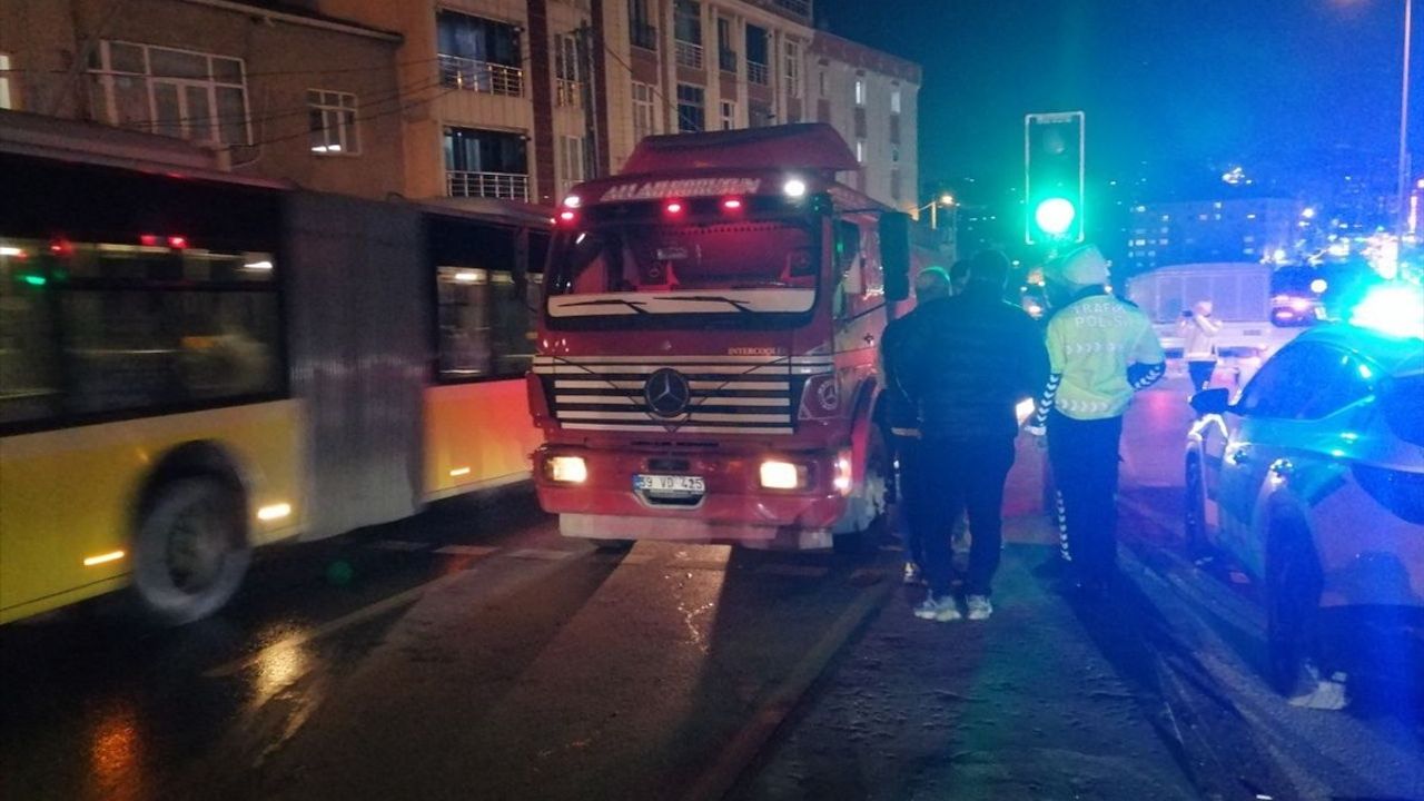 Gaziosmanpaşa'da Tanker Kazasında 15 Yaşındaki Çocuk Hayatını Kaybetti