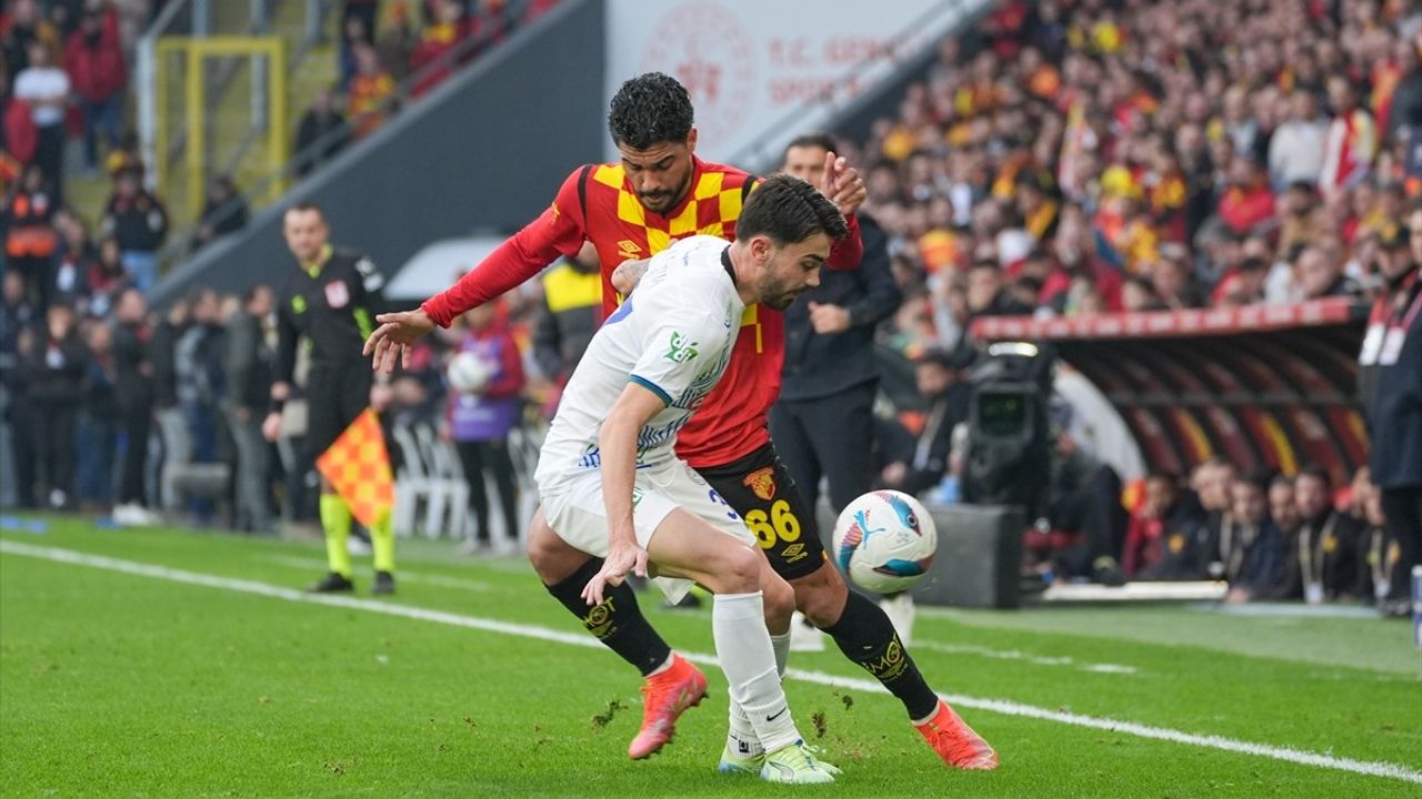 Göztepe, Çaykur Rizespor'u 3-0 Mağlup Etti