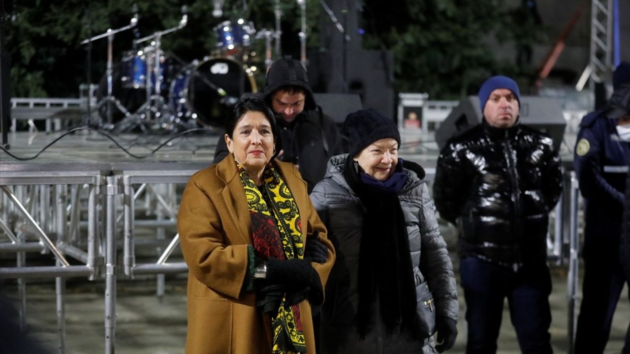 Gürcistan Cumhurbaşkanı Zurabişvili, Tiflis'teki AB Yanlısı Gösterilere Destek Verdi