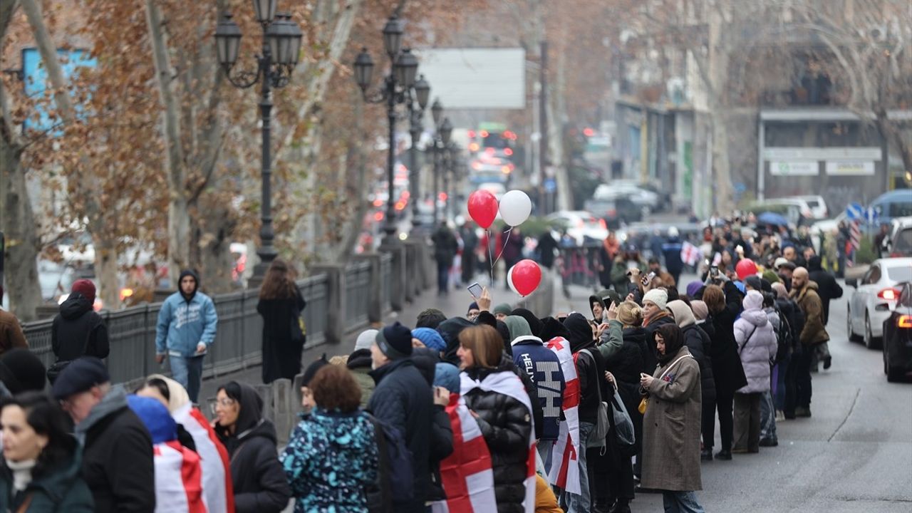 Gürcistan'da AB Yanlısı Göstericiler Seçimlerin Yenilenmesini İstedi
