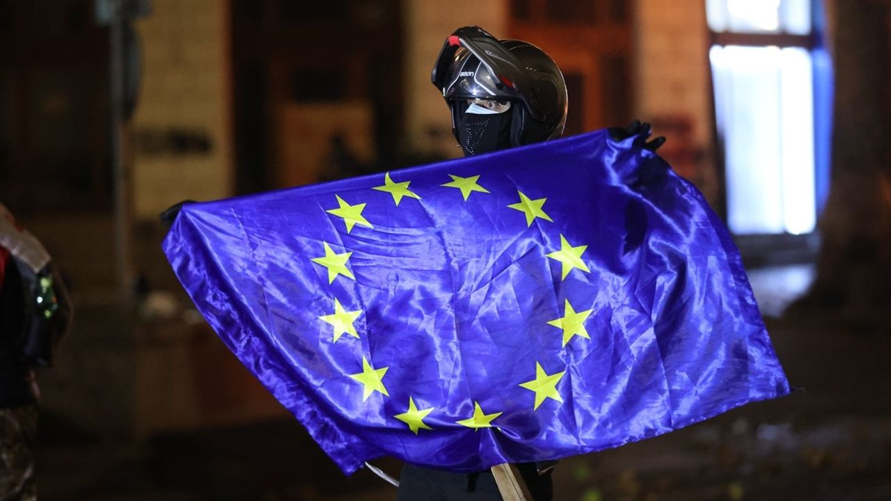 Gürcistan'da Göstericilere Polisin Müdahalesi Sonrası Dağılan Kalabalıklar