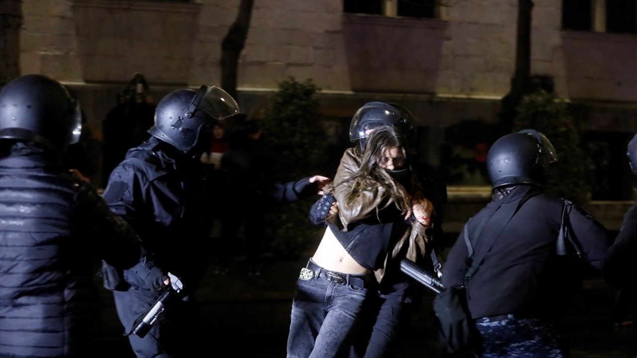 Gürcistan'daki AB Yanlısı Gösteriler 8. Gününde Devam Ediyor