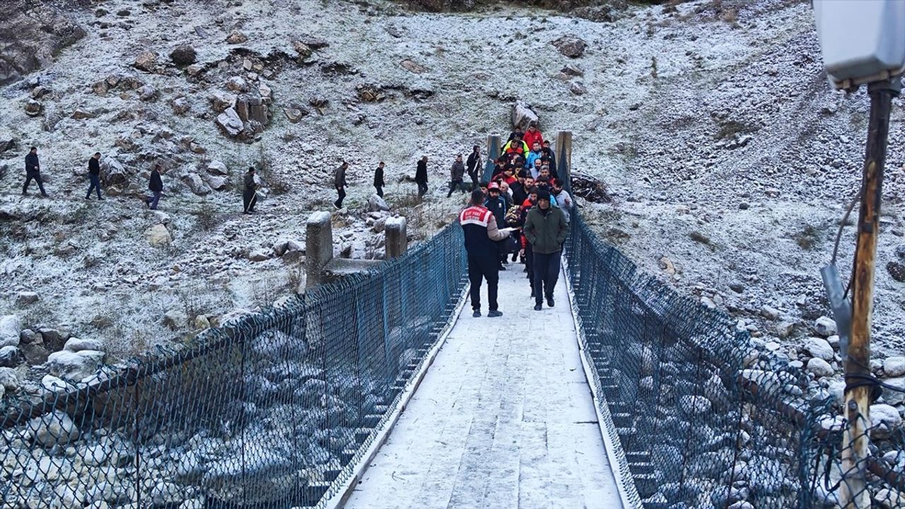 Hakkari'de Kayalıklardan Düşen Genç Hayatını Kaybetti