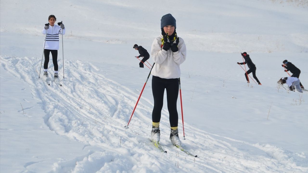 Hakkari'deki Kayak Sporcuları Milli Takım Hayalleri İçin Çalışmalarını Sürdürüyor