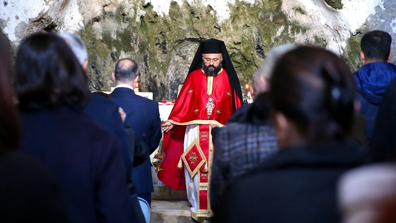 Hatay'da St. Pierre Kilisesi'nde Noel Ayini Düzenlendi