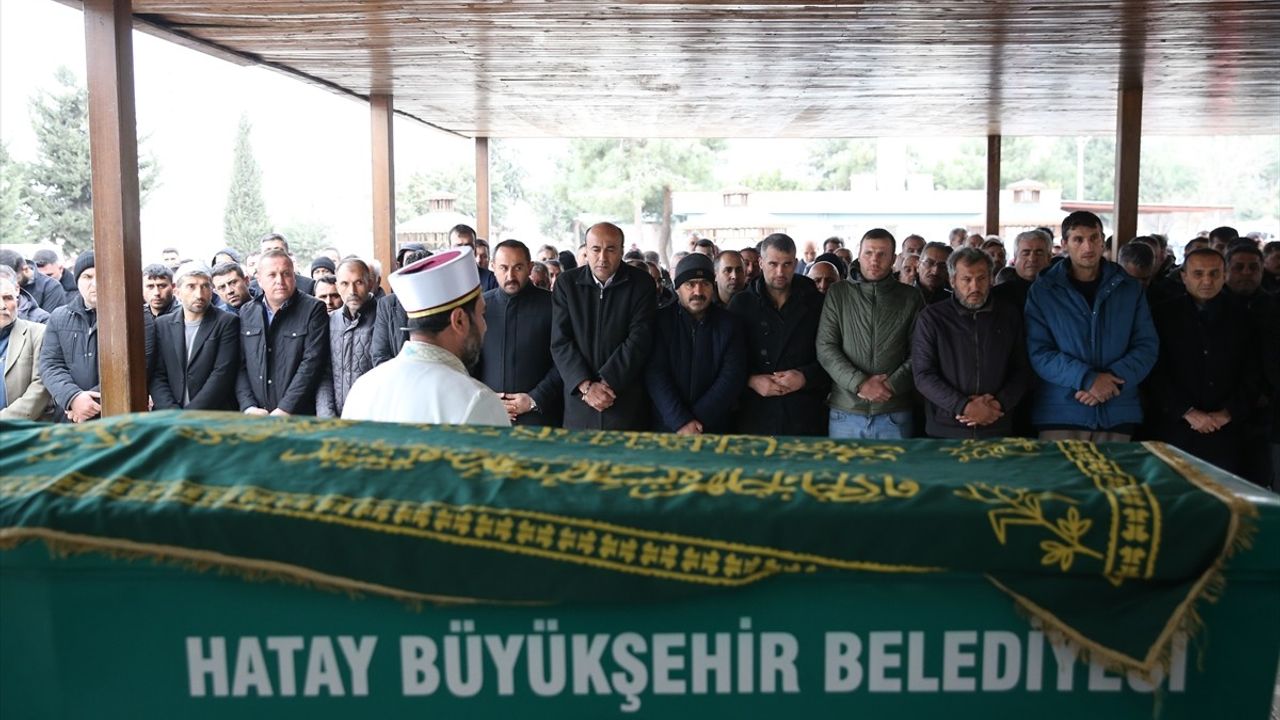 Hatay'da Zehirlenerek Hayatını Kaybeden Aile Toprağa Verildi