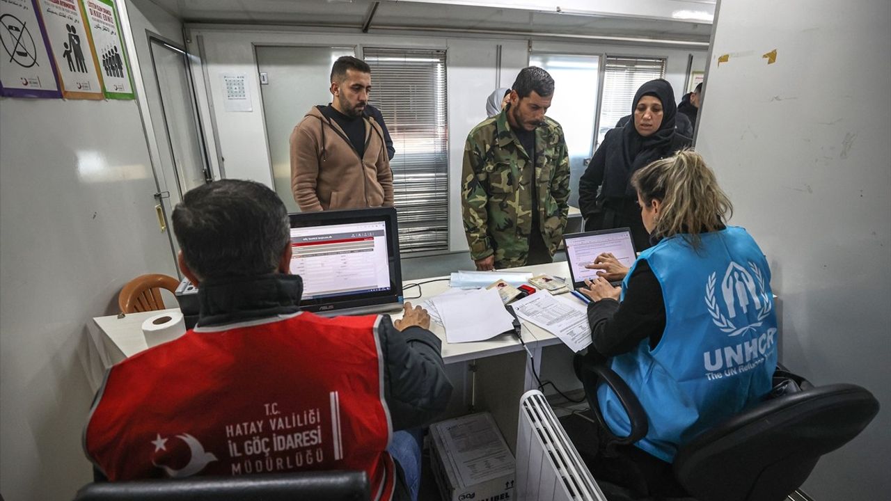 Hatay'daki Sınır Kapılarından Suriyelilerin Ülkelerine Dönüşü Devam Ediyor